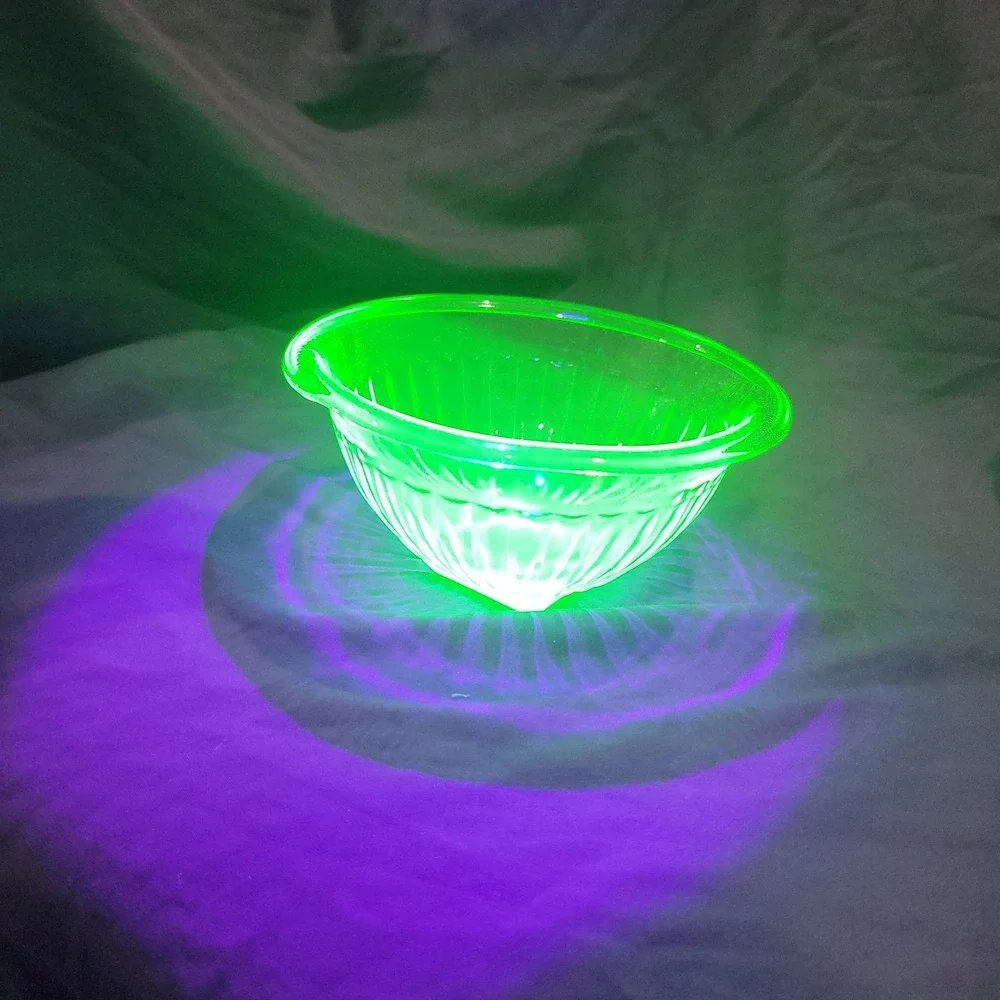Vtg Green Vaseline Uranium Glass Turned Rim Ribbed 6 in Mixing Bowl Nesting